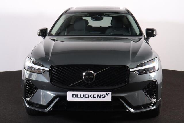 Volvo XC60 T6 Recharge AWD Ultra Dark - Luchtvering - Panorama/schuifdak - IntelliSafe Assist & Surround - 360º Camera - Harman/Kardon audio - Adaptieve LED koplampen - Verwarmde voorstoelen, stuur & achterbank - Parkeersensoren voor & achter - Elektr. bedienb. voorstoelen met geheugen - Head up display - Draadloze tel. lader - Extra getint glas - Inklapbare trekhaak - 20' LMV