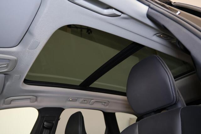 Volvo XC60 T8 Recharge AWD Ultimate Dark - Luchtvering - Panorama/schuifdak - IntelliSafe Assist & Surround - 360º Camera - Bowers & Wilkins audio - Adaptieve LED koplampen - Verwarmde voorstoelen, stuur & achterbank - Parkeersensoren voor & achter - Elektr. bedienb. voorstoelen met geheugen - Head up display - Draadloze tel. lader - Extra getint glas - Inklapbare trekhaak - 21' LMV