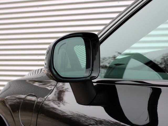 Volvo XC60 2.0 T6 Plug-in hybrid AWD Ultra Black Edition Automaat / Panoramadak / 360* camera / Head-up display / Trekhaak / Luchtvering