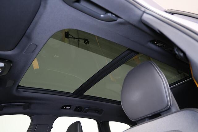 Volvo XC60 T8 Recharge AWD Polestar Engineered - Panorama/schuifdak - IntelliSafe Assist & Surround - 360º Camera - Bowers & Wilkins audio - Adaptieve LED koplampen - Verwarmde voorstoelen, stuur & achterbank - Parkeersensoren voor & achter - Elektr. bedienb. voorstoelen met geheugen - Head up display - Draadloze tel. lader - Inklapbare trekhaak - 22' LMV