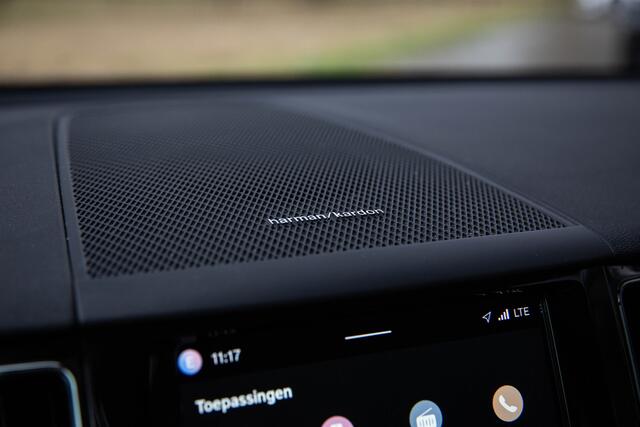 Volvo XC60 2.0 T6 Plug-in hybrid AWD Plus Dark , Long Range, Panoramadak, Apple Carplay, Achteruitrijcamera, Harman Kardon