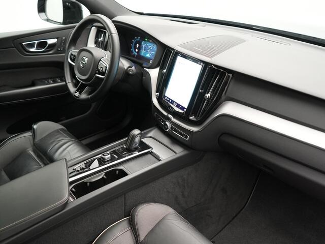 Volvo XC60 T6 AWD R-Design PHEV 340pk Dealer O.H. | Panodak | Adaptive Cruise | Head Up | 360 Camera | Harman / Kardon | Lederen Sportstoelen Memory & Verwarmd | Stuur Verwarmd | Google Assistent | Keyless | Apple Carplay | Navigatie | DAB | Plug In Hybrid |