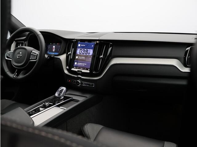 Volvo XC60 T6 AWD Plug-in hybrid Ultra Dark Automaat / Panoramadak / Head up display / 360* camera / Privacy Glass / Harman Kardon audio / 21" velgen