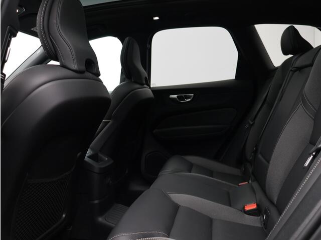 Volvo XC60 T6 AWD Plug-in hybrid Ultra Dark Automaat / Panoramadak / Head up display / 360* camera / Privacy Glass / Harman Kardon audio / 21" velgen