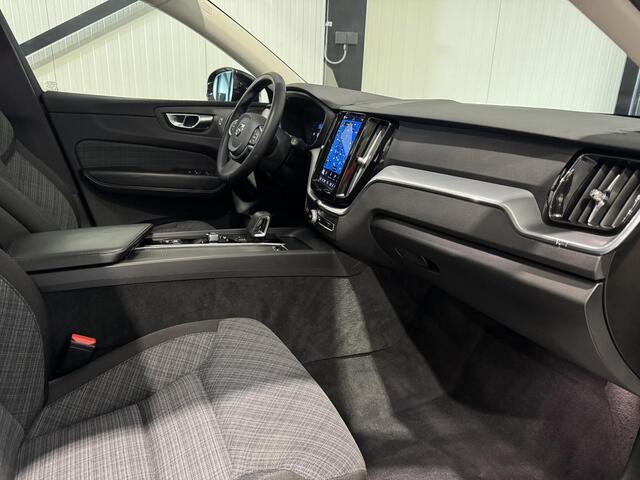 Volvo XC60 2.0 Recharge T6 AWD Business | panorama | navi | facelift model |