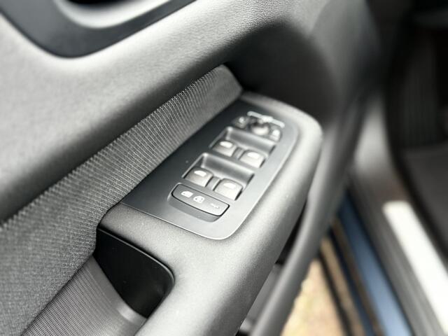 Volvo XC60 2.0 T6 Ultra Black Edition Nieuw Model l Pano l Trekhaak l Adaptieve Cruise l Harman Kardon l HUD