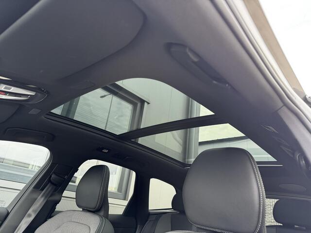 Volvo XC60 2.0 T8 Plug-in hybrid AWD Ultra Black Edition 455 PK | Pano | Luchtvering | 360 Camera