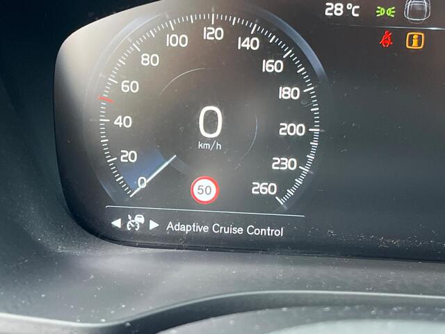 Volvo XC60 2.0 B5 AWD R-Design | Trekhaak | Adaptieve cruise control | Harman/Kardon | Panorama dak | Stoelverwarming | – foto 9