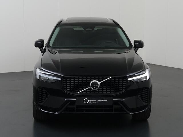Volvo XC60 T8 AWD Recharge Ultimate Dark Auto | SOH 100% | Panoramadak | Elek. Trekhaak | Elek. Stoelen met Geheugen | HUD | Navigatie | Stoelverwarming | 360° Camera | DAB | Apple Carplay/Android Auto | LED | Cruise Control Adaptief |