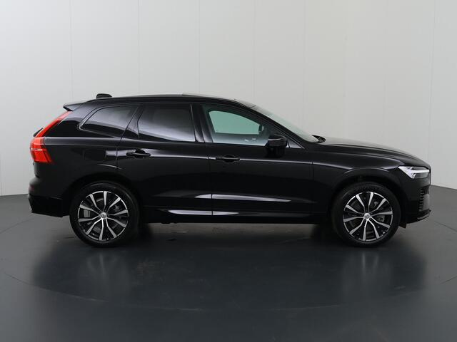 Volvo XC60 T8 AWD Recharge Ultimate Dark Auto | SOH 100% | Panoramadak | Elek. Trekhaak | Elek. Stoelen met Geheugen | HUD | Navigatie | Stoelverwarming | 360° Camera | DAB | Apple Carplay/Android Auto | LED | Cruise Control Adaptief |