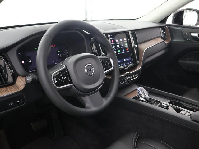 Volvo XC60 T8 AWD Recharge Ultimate Dark Auto | SOH 100% | Panoramadak | Elek. Trekhaak | Elek. Stoelen met Geheugen | HUD | Navigatie | Stoelverwarming | 360° Camera | DAB | Apple Carplay/Android Auto | LED | Cruise Control Adaptief |