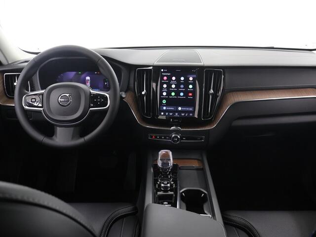 Volvo XC60 T8 AWD Recharge Ultimate Dark Auto | SOH 100% | Panoramadak | Elek. Trekhaak | Elek. Stoelen met Geheugen | HUD | Navigatie | Stoelverwarming | 360° Camera | DAB | Apple Carplay/Android Auto | LED | Cruise Control Adaptief |