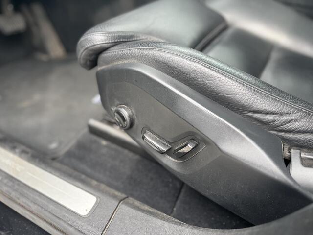 Volvo XC60 2.0 T6 Plug-in hybrid AWD R-Design | Black Pakket | Power Seats | Trekhaak | Panoramadak | Climate Pack |