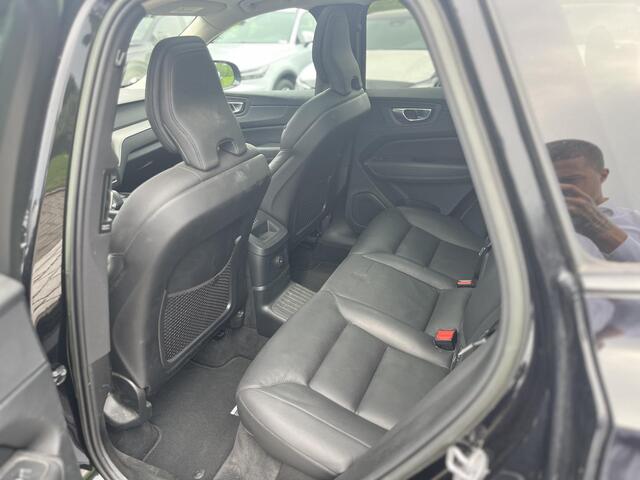Volvo XC60 2.0 T6 Plug-in hybrid AWD R-Design | Black Pakket | Power Seats | Trekhaak | Panoramadak | Climate Pack |