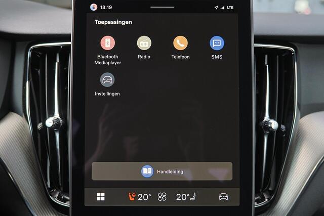 Volvo XC60 T6 Recharge AWD Plus Black Edition - Panorama/schuifdak - IntelliSafe Assist & Surround - 360º Camera - Harman/Kardon audio - Verwarmde voorstoelen, stuur & achterbank - Parkeersensoren voor & achter - Elektr. bedienb. voorstoelen met geheugen - Head up display - Draadloze tel. lader - Extra getint glas - 21' LMV