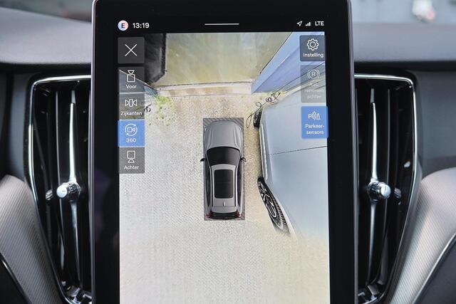 Volvo XC60 T6 Recharge AWD Plus Black Edition - Panorama/schuifdak - IntelliSafe Assist & Surround - 360º Camera - Harman/Kardon audio - Verwarmde voorstoelen, stuur & achterbank - Parkeersensoren voor & achter - Elektr. bedienb. voorstoelen met geheugen - Head up display - Draadloze tel. lader - Extra getint glas - 21' LMV