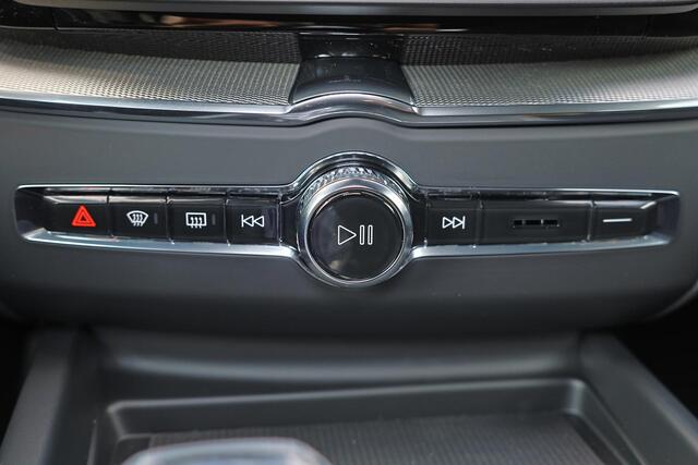 Volvo XC60 T6 Recharge AWD Plus Black Edition - Panorama/schuifdak - IntelliSafe Assist & Surround - 360º Camera - Harman/Kardon audio - Verwarmde voorstoelen, stuur & achterbank - Parkeersensoren voor & achter - Elektr. bedienb. voorstoelen met geheugen - Head up display - Draadloze tel. lader - Extra getint glas - 21' LMV