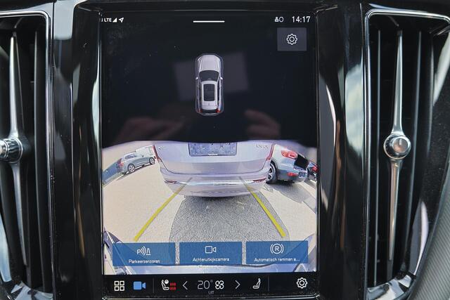 Volvo XC60 T8 Recharge AWD Ultra Black Edition - Panorama/schuifdak - IntelliSafe Assist & Surround - Harman/Kardon audio - Parkeercamera achter - Verwarmde voorstoelen, stuur & achterbank - Parkeersensoren voor & achter - Elektr. bedienb. voorstoelen met geheugen - Head up display - Draadloze tel. lader - Extra getint glas - Inklapbare trekhaak - 21' LMV