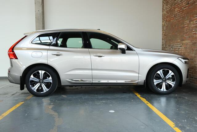 Volvo XC60 T6 Plug-in hybrid AWD Ultimate Bright | Luchtvering | Harman Kardon Premium Audio | Nappa Lederen Bekleding | Semi-Electrische Wegklapbare Trekhaak | 1ste eigenaar | Google Infotainment | Massage functie in voorstoelen | 360° Parkeercamera | Parkeersensoren voor + achter