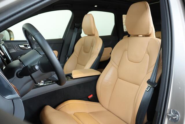 Volvo XC60 T6 Plug-in hybrid AWD Ultimate Bright | Luchtvering | Harman Kardon Premium Audio | Nappa Lederen Bekleding | Semi-Electrische Wegklapbare Trekhaak | 1ste eigenaar | Google Infotainment | Massage functie in voorstoelen | 360° Parkeercamera | Parkeersensoren voor + achter
