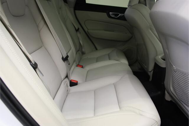 Volvo XC60 T6 Plug-in hybrid AWD Plus Bright | Rijklaarprijs | Stoelventilatie |