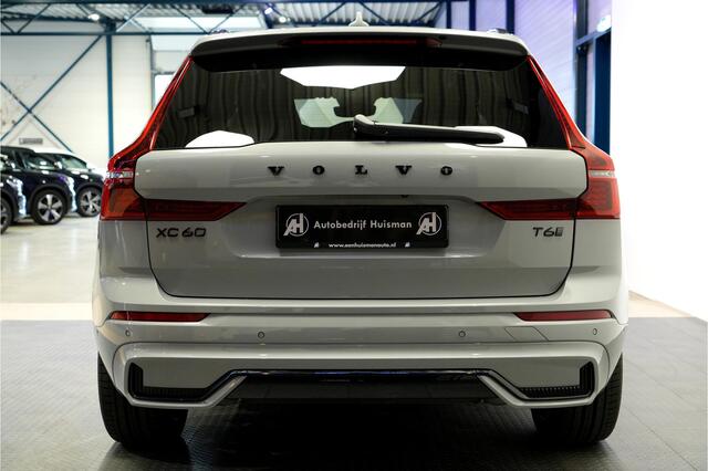 Volvo XC60 2.0 T6 AWD 247kW/336pk Aut8 MJ2027, NIEUW €83.347! Plug-in Ultra Black Ed. LUCHTVERING + HARMAN/KARDON + PANORAMADAK + EL.TREKHAAK + HEAD-UP + PILOT ASSIST + STOELVERWARMING V&A + STUURVERWARMING + 360 CAMERA + 21" LM-VELGEN!!