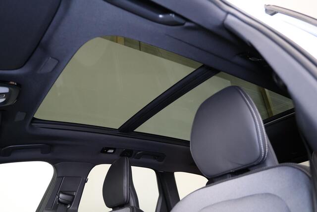 Volvo XC60 T6 Recharge AWD Ultra Black Edition - Luchtvering - Panorama/schuifdak - IntelliSafe Assist & Surround - 360º Camera - Harman/Kardon audio - Adaptieve LED koplampen - Verwarmde voorstoelen, stuur & achterbank - Parkeersensoren voor & achter - Elektr. bedienb. voorstoelen met geheugen - Head up display - Draadloze tel. lader - Extra getint glas - Inklapbare trekhaak - 21' LMV