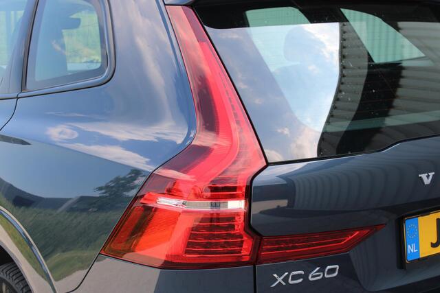 Volvo XC60 2.0 T6 Plug-in hybrid AWD Plus Dark | Incl. 12 maanden garantie | Schuif/kantel dak | Elektrisch verstelbare stoelen met memory | Achteruitrijcamera | Keyless entry/start | Adaptive cruise | Elektrische kofferbakklep | Climate controle | Virtual Cockpit |