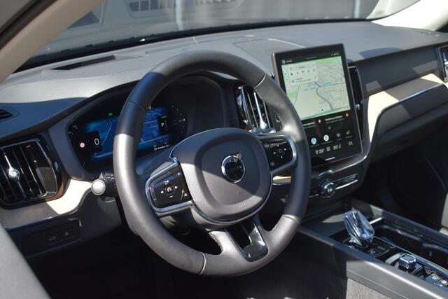 Volvo XC60 T6 Plug-in hybrid AWD Ultra Dark | Luchtvering | Trekhaak | Panoramadak | Verwarmbare voorstoelen, achterbank & stuurwiel | Head-up display | Premium audio by Harman Kardon | Apple carplay/Android auto |