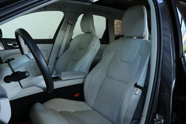 Volvo XC60 Recharge T6 AWD Inscription | Bowers & Wilkins Premium Audio | Luchtvering | Massage in voorstoelen | Gelamineerde zijruiten | Parkeercamera | Adaptive Cruise Control | Head-Up Display | Parkeersensoren voor + achter | 1ste Eigenaar