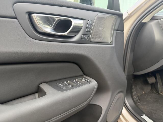 Volvo XC60 2.0 T8 Plug-in hybrid AWD Plus Dark Facelift model l Trekhaak l 360 l 455PK
