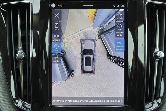 Volvo XC60 T6 Recharge AWD Plus Dark - Panorama/schuifdak - IntelliSafe Assist & Surround - 360º Camera - Verwarmde voorstoelen, stuur & achterbank - Parkeersensoren voor & achter - Elektr. bedienb. voorstoelen met geheugen - Draadloze tel. lader - Extra getint glas - Inklapbare trekhaak - 19' LMV