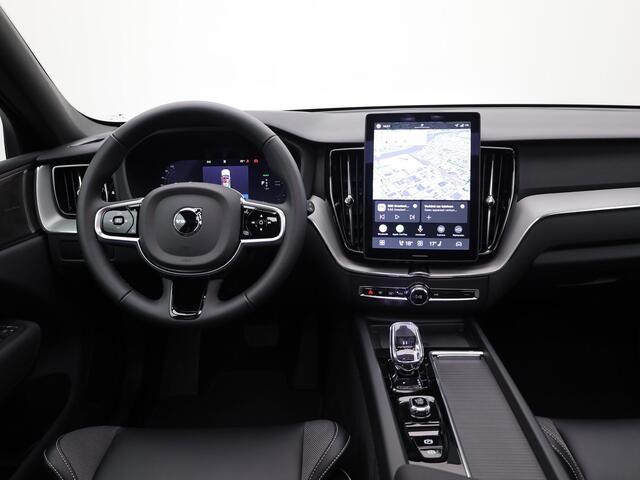 Volvo XC60 2.0 T6 Plug-in hybrid AWD Plus Dark | Trekhaak | Panodak | Dode Hoek | 360 Camera | Harman Kardon | Head Up | Elek. Klep | Prijs Rijklaar !!
