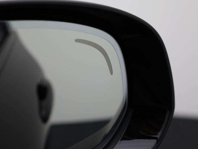 Volvo XC60 2.0 T6 Plug-in hybrid AWD Plus Dark | Trekhaak | Panodak | Dode Hoek | 360 Camera | Harman Kardon | Head Up | Elek. Klep | Prijs Rijklaar !!