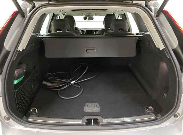 Volvo XC60 2.0 T6 Plug-in LongRange / AWD Plus Bright / Trekhaak / Panoramadak / Pdc+Camera / NL.Auto / Stoel-Stuurverwarming / Apk 02-2028