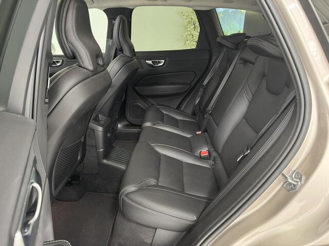 Volvo XC60 2.0 T8 Plug-in hybrid AWD Ultimate Bright | Navigatie | 360° Camera | Harman / Kardon Audio | Luchtvering | Trekhaak | Panoramadak |