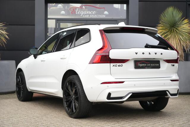 Volvo XC60 2.0 T8 FACELIFT Plug-in hybrid AWD Black Edition | 455 PK | Panoramadak | Luchtvering | Trekhaak | Volvo XC60 2.0 T8 Plug-in Hybrid AWD Black Edition met 2.0 viercilinder plug-in hybride aandrijflijn en 455 PK, voorzien van elektrisch panoramadak, luchtvering en head up display