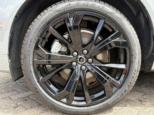 Volvo XC60 2.0 T6 Plug-in hybrid AWD Ultra Black Edition / Luchtvering/ Head up display/ 360 camera /Panorama dak / Trekhaak/ Harman & Kardon / Stoelverwarming /