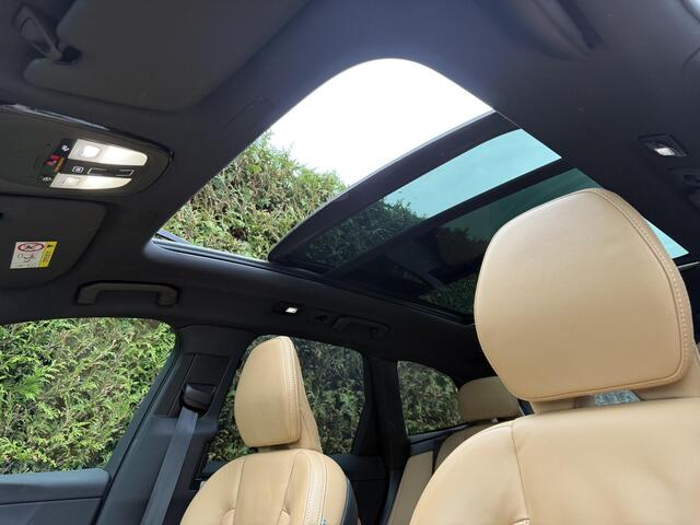 Volvo XC60 T8 Plug-in hybrid AWD Ultimate Dark | Pano dak | 360 camera | Trekhaak | Luchtvering | Bliss | Keyless | Elektrische stoelen | Bowers & Wilkins audio | Head up display | Stoel en stuur verwarming | Stoel verkoeling | Cruise control |