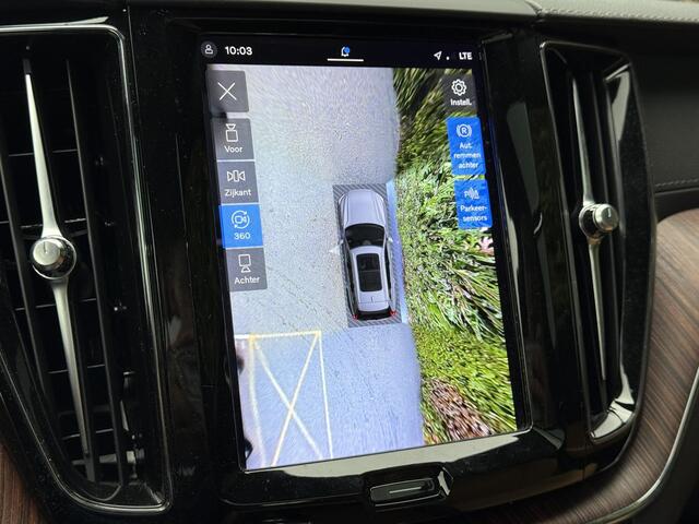Volvo XC60 T8 Plug-in hybrid AWD Ultimate Dark | Pano dak | 360 camera | Trekhaak | Luchtvering | Bliss | Keyless | Elektrische stoelen | Bowers & Wilkins audio | Head up display | Stoel en stuur verwarming | Stoel verkoeling | Cruise control |