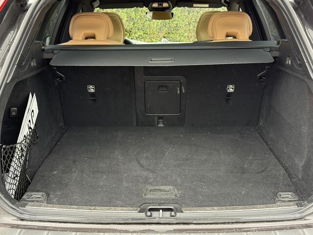 Volvo XC60 T8 Plug-in hybrid AWD Ultimate Dark | Pano dak | 360 camera | Trekhaak | Luchtvering | Bliss | Keyless | Elektrische stoelen | Bowers & Wilkins audio | Head up display | Stoel en stuur verwarming | Stoel verkoeling | Cruise control |