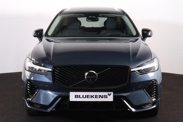 Volvo XC60 T6 Recharge AWD Ultra Dark - Luchtvering - Panorama/schuifdak - IntelliSafe Assist & Surround - 360º Camera - Harman/Kardon audio - Adaptieve LED koplampen - Verwarmde voorstoelen, stuur & achterbank - Parkeersensoren voor & achter - Elektr. bedienb. voorstoelen met geheugen - Head up display - Draadloze tel. lader - Extra getint glas - Inklapbare trekhaak - 20' LMV