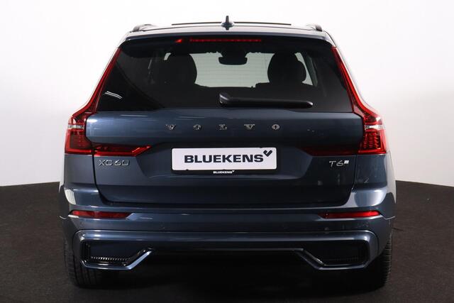 Volvo XC60 T6 Recharge AWD Ultra Dark - Luchtvering - Panorama/schuifdak - IntelliSafe Assist & Surround - 360º Camera - Harman/Kardon audio - Adaptieve LED koplampen - Verwarmde voorstoelen, stuur & achterbank - Parkeersensoren voor & achter - Elektr. bedienb. voorstoelen met geheugen - Head up display - Draadloze tel. lader - Extra getint glas - Inklapbare trekhaak - 20' LMV
