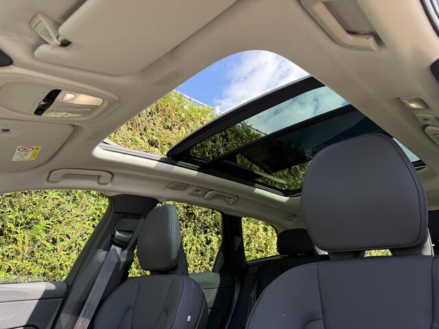 Volvo XC60 T6 Plug-in hybrid AWD Ultra Dark | Trekhaak | Luchtvering | Pano dak | 360 camera | Bliss | Keyless |