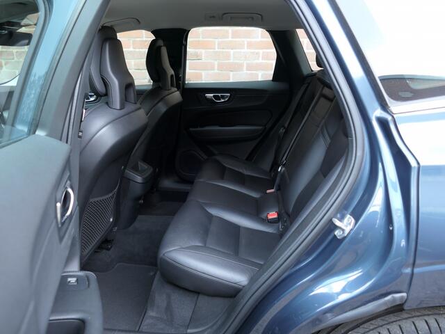 Volvo XC60 T5 AUT Momentum / Leer / Blis / AppleCarPlay /