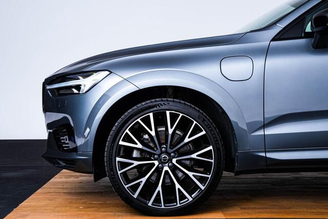 Volvo XC60 2.0 Recharge T6 AWD R-Design Trekhaak - Panoramadak - Adaptieve Cruise Control - Head up - Harman Kardon - Rondomzicht camera - Stoelverwarming voor/achter - Ionisator -