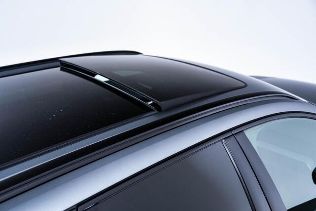 Volvo XC60 2.0 Recharge T6 AWD R-Design Trekhaak - Panoramadak - Adaptieve Cruise Control - Head up - Harman Kardon - Rondomzicht camera - Stoelverwarming voor/achter - Ionisator -