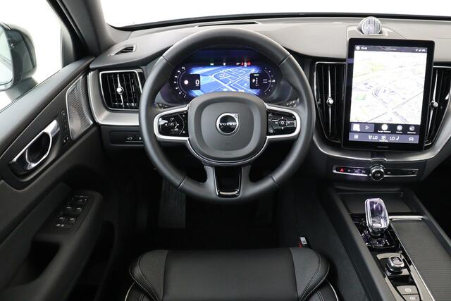 Volvo XC60 II T6 PLUG-IN HYBRID AWD ULTRA BLACK EDITION *VOL!* -PANO.DAK|BOWERS&WILKINS|LUCHTVERING|SPORTSTOELEN|HEAD-UP DISP.|360°CAM|PRIVACY.GLAS|22"|SoH:97%