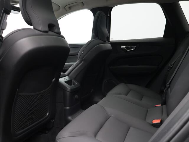 Volvo XC60 T6 AWD Plug-in hybrid Ultra Dark / Trekhaak / Luchtvering / Pan. dak / 360 camera / Stoel+stuur+achterbankverwarming / Harman Kardon