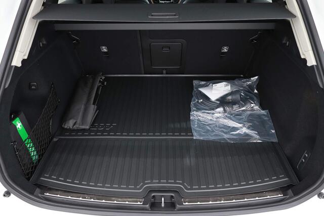 Volvo XC60 2.0 RECHARGE T8 455PK AWD ULTRA DARK AUT8 | Luchtvering | Bower & Wilkens | Nappa Leer met stoelkoeling